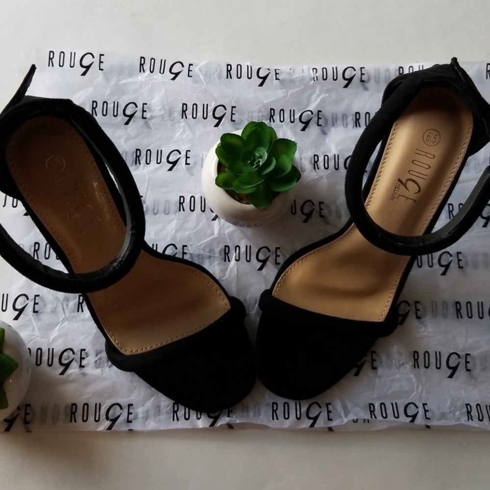 Rouge Helium Heels